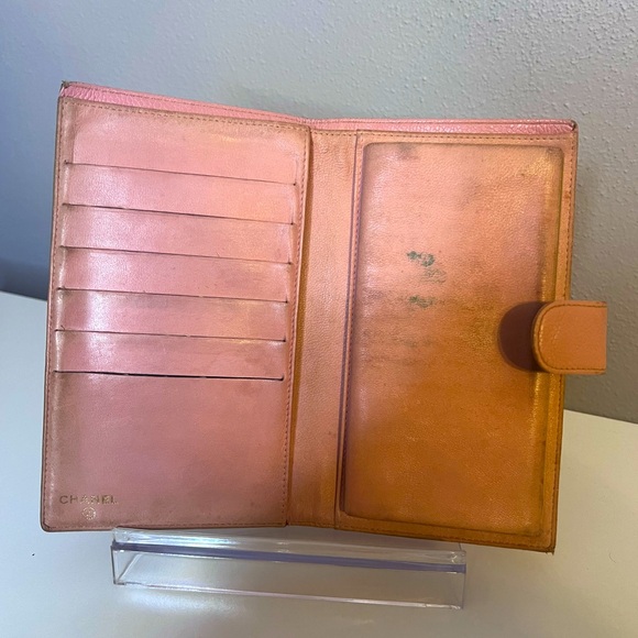 Pink Chanel with kiss lock - Picture 5 of 6